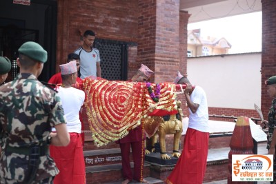 तानसेनकाे दशैँ घरमा फुलपाती भित्र्याइयाे