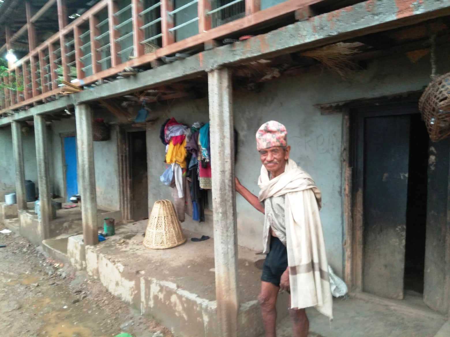 कुष्ठराेगी भन्दै गाउँ निकालामा पर्नुभएका साेतीमगर ३५ वर्षपछि घरमा