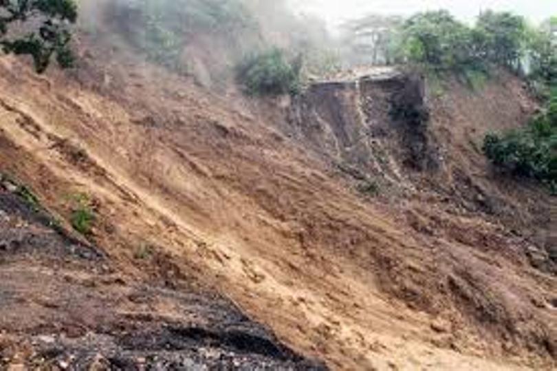सिद्धार्थ राजमार्गको राम्दी सेरामा पहिरो : बाटो अवरुद्ध