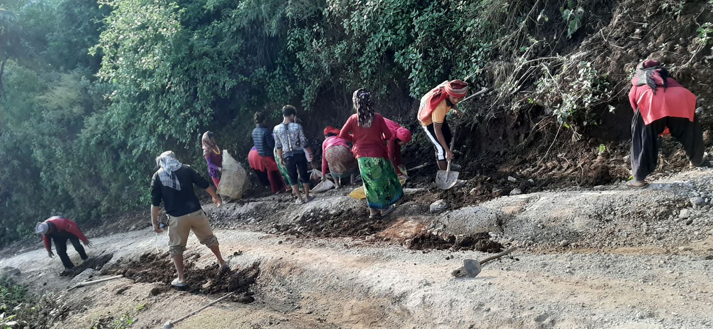 निस्दीको अर्चलेमा जापानीज नागरिकद्वारा राहत वितरण