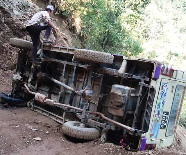 निस्दी अर्चलेबाट रामपुर जाँदै गरेकाे जीप दुर्घटना