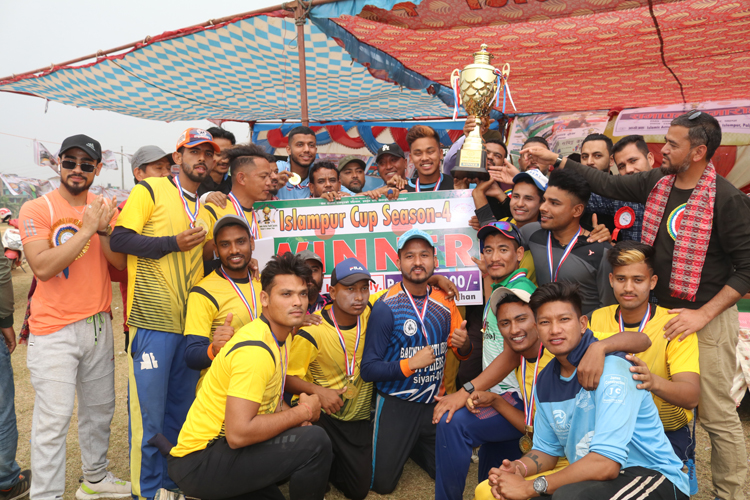 रामपुरकाे इस्लामपुर कप क्रिकेटको उपाधी रक एक्सआई वालिङलाइ