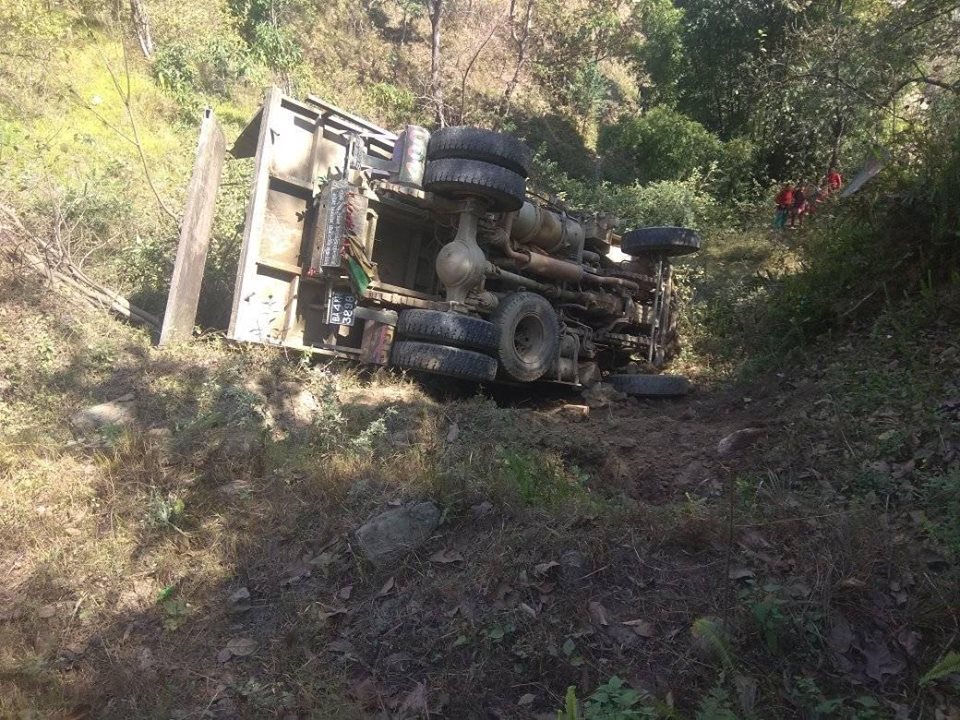 पाल्पा माथागढीमा टिप्पर दुर्घटना : चालककाे मृत्यू  !
