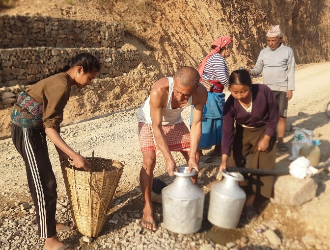 हुमिनका बासिन्दा वर्षाैदेखि खानेपानीकाे समस्याबाट पीडित